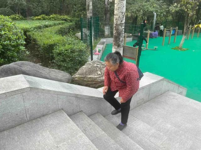 公园适老化方面这些做得还不错但还有改进空间澳门新葡京入口华商报记者走访了12座城市(图5)