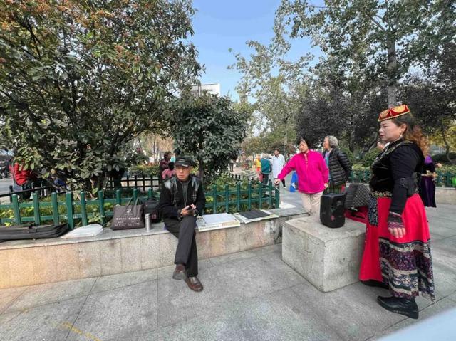 公园适老化方面这些做得还不错但还有改进空间澳门新葡京入口华商报记者走访了12座城市(图8)