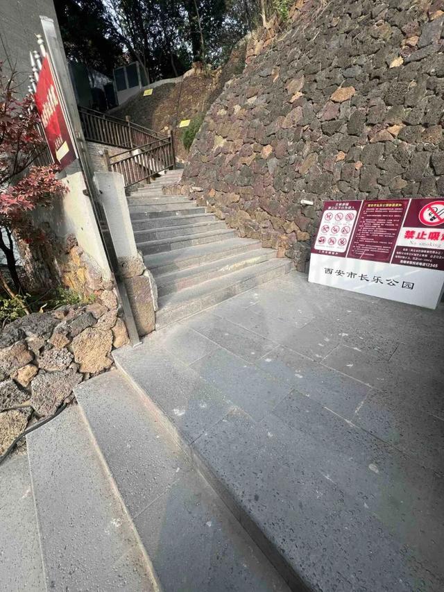 公园适老化方面这些做得还不错但还有改进空间澳门新葡京入口华商报记者走访了12座城市(图12)