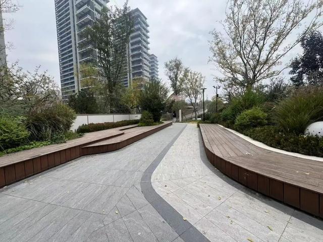 公园适老化方面这些做得还不错但还有改进空间澳门新葡京入口华商报记者走访了12座城市(图30)