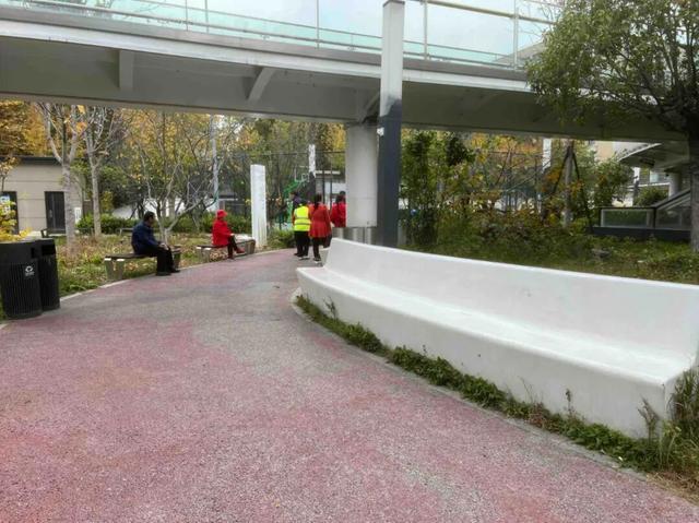 公园适老化方面这些做得还不错但还有改进空间澳门新葡京入口华商报记者走访了12座城市(图22)