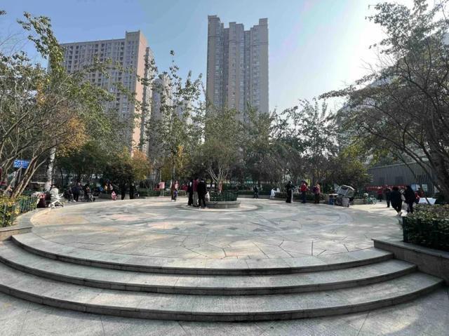 公园适老化方面这些做得还不错但还有改进空间澳门新葡京入口华商报记者走访了12座城市(图13)