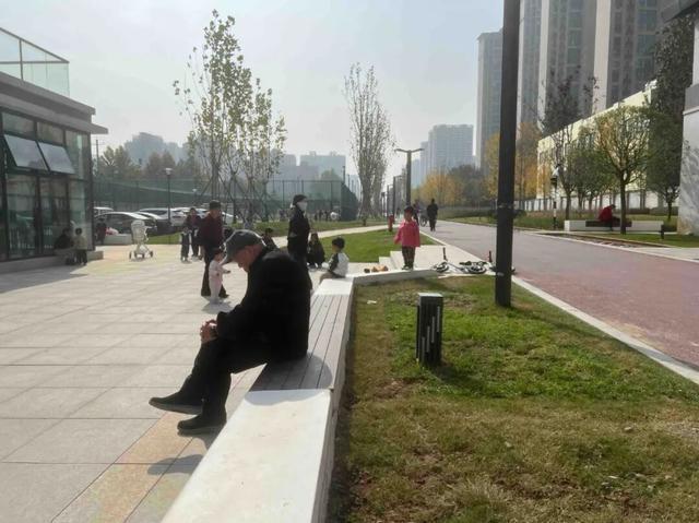 公园适老化方面这些做得还不错但还有改进空间澳门新葡京入口华商报记者走访了12座城市(图28)