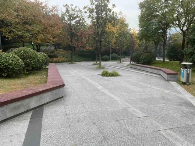 公园适老化方面这些做得还不错但还有改进空间澳门新葡京入口华商报记者走访了12座城市(图20)